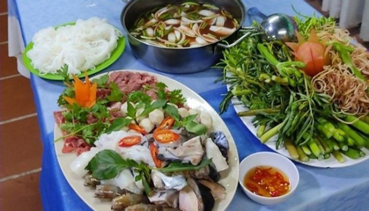 Top 5 quán ăn tối ở Bình Dương nhất định bạn phải ghé 1 Nồi lẩu gà hấp dẫn thực khách tại Nhà hàng Hương Đồng Quê