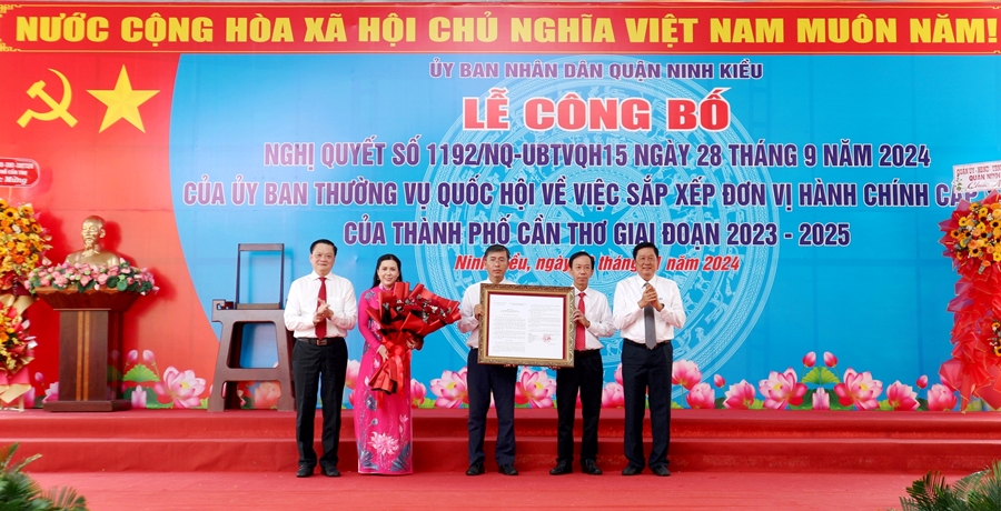 Bình Dương: Công Bố Lãnh Đạo Mới Tại 36 Xã Phường Sau Sáp Nhập 2 Bình Dương: Công Bố Lãnh Đạo Mới Tại 36 Xã Phường Sau Sáp Nhập