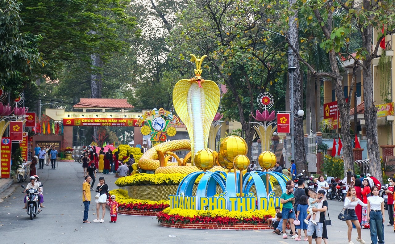 Khai Mạc Kỳ Họp HĐND Đầu Tiên Sau Sáp Nhập Tại TP.HCM: Những Điểm Nổi Bật 2 Khai Mạc Kỳ Họp HĐND Đầu Tiên Sau Sáp Nhập Tại TP.HCM: Những Điểm Nổi Bật