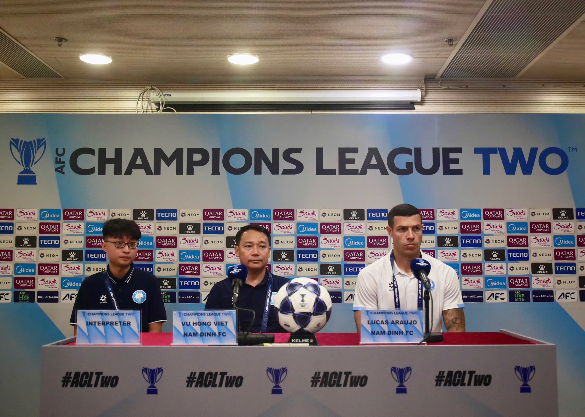 HLV Vũ Hồng Việt và chặng đường đầy nước mắt tại Nam Định