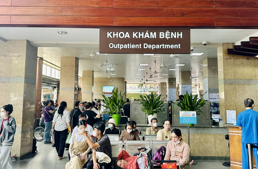 Không thu phí khi đổi nơi khám chữa bệnh bảo hiểm y tế