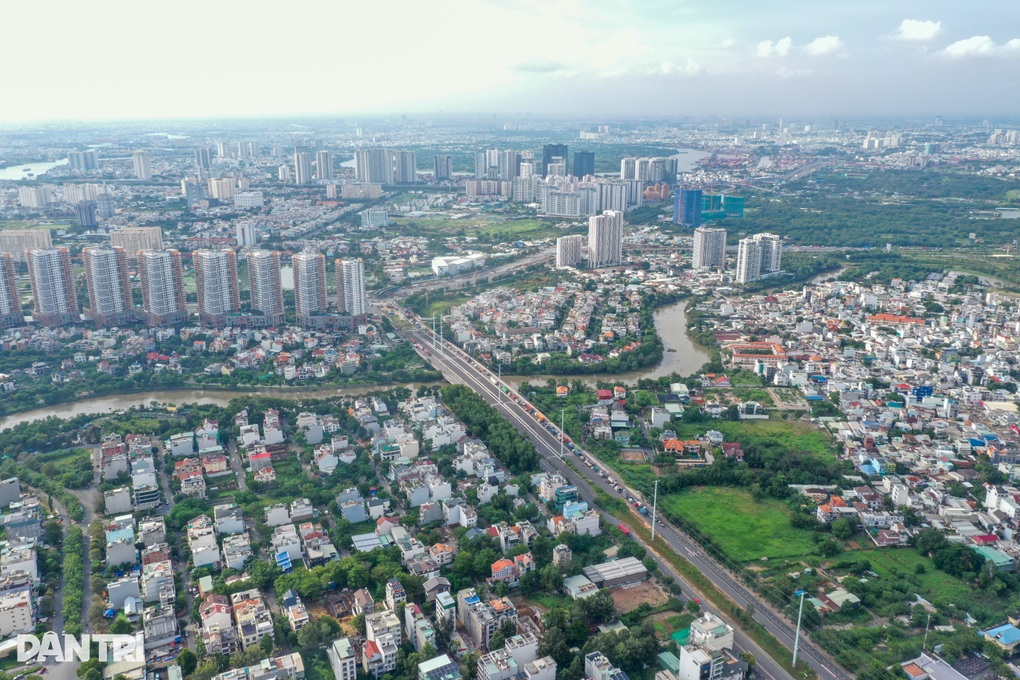 Thị Trường Căn Hộ TP.HCM Bùng Nổ: Giá Tăng Vọt Trước Áp Lực Nguồn Cung