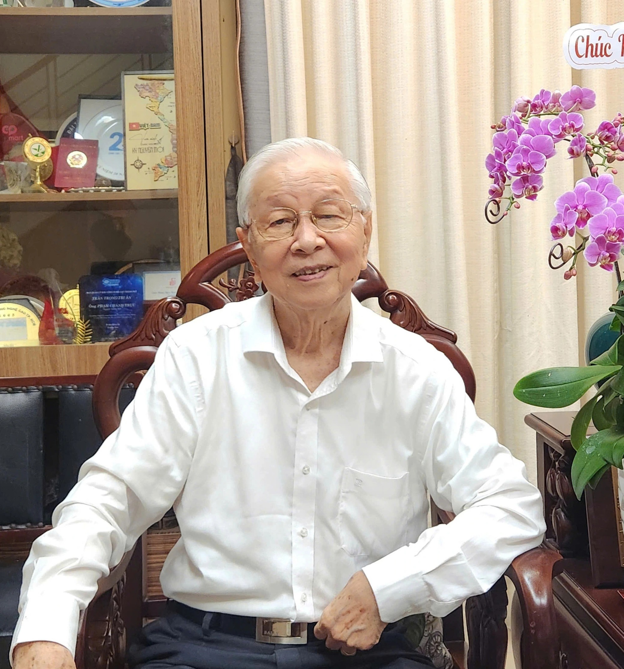 Bà Nguyễn Phương Hằng: Từ Doanh Nhân Bất Động Sản Đến Người Đứng Sau Hệ Sinh Thái Đại Nam 2 Bà Nguyễn Phương Hằng: Từ Doanh Nhân Bất Động Sản Đến Người Đứng Sau Hệ Sinh Thái Đại Nam