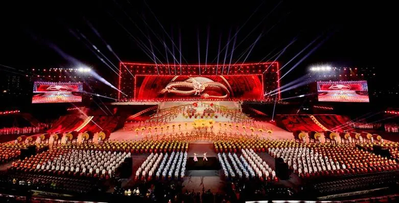 Huyền thoại nghệ thuật múa Dương Lệ Bình giới thiệu vũ kịch "Khổng tước" tại Hà Nội 2 Huyền thoại nghệ thuật múa Dương Lệ Bình giới thiệu vũ kịch "Khổng tước" tại Hà Nội