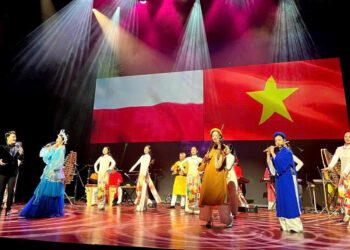 Nghệ Sĩ Dương Lệ Bình Mang Vũ Kịch “Khổng Tước” Đến Việt Nam