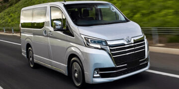 Toyota Hiace 9 Chỗ Limousine